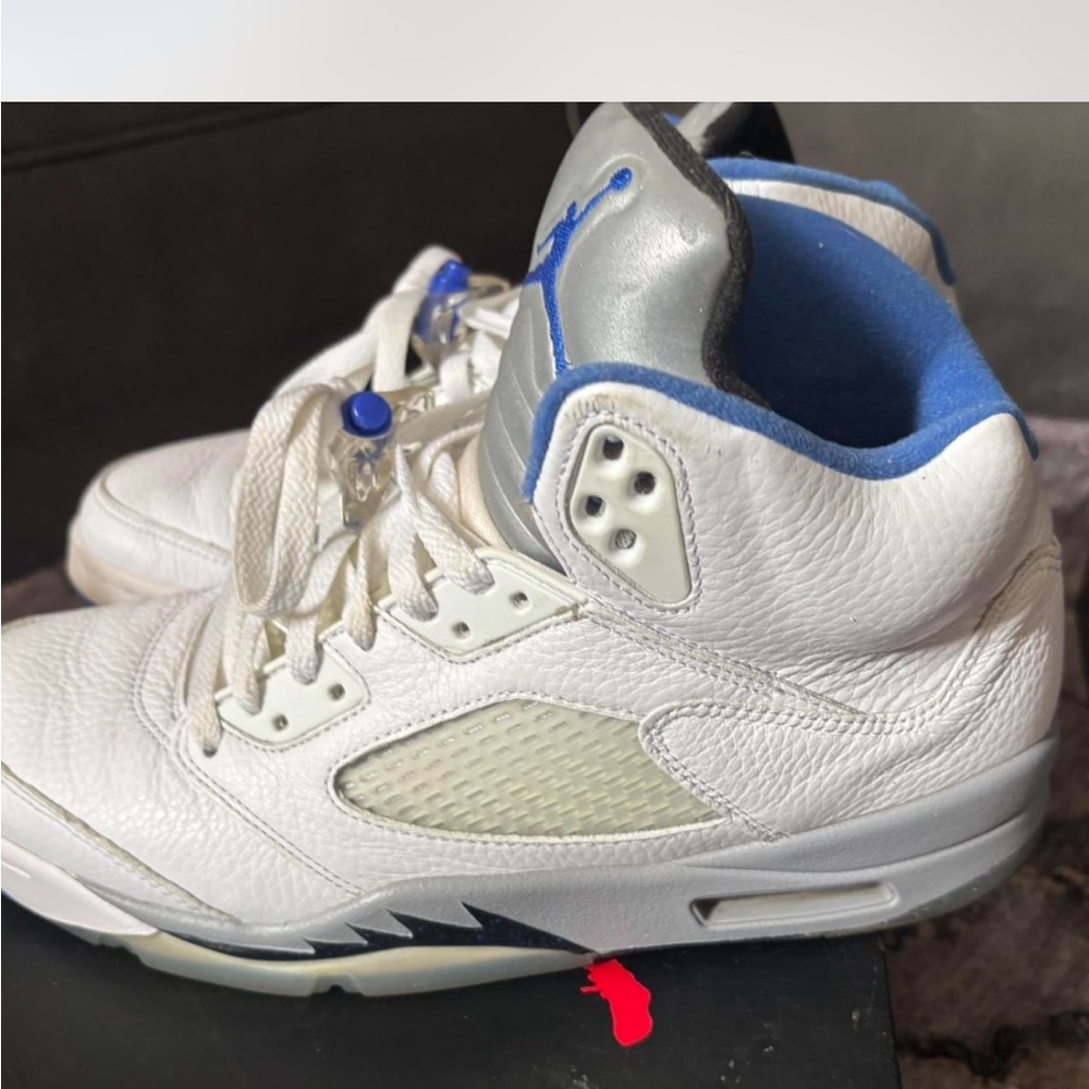 Jordan Athletic Shoes White and Blue